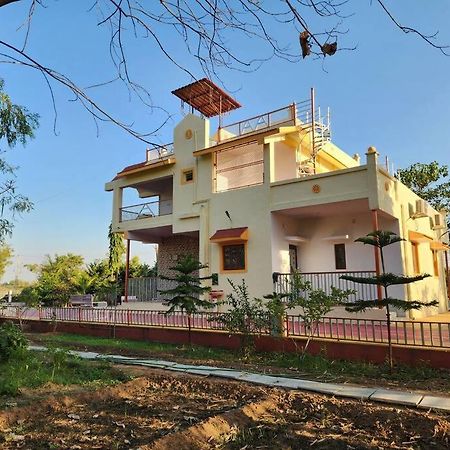 Farmhouse Close To Nature - Kesari Farm جاندي نجر المظهر الخارجي الصورة