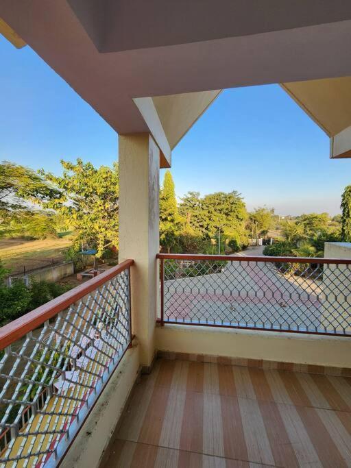 Farmhouse Close To Nature - Kesari Farm جاندي نجر المظهر الخارجي الصورة