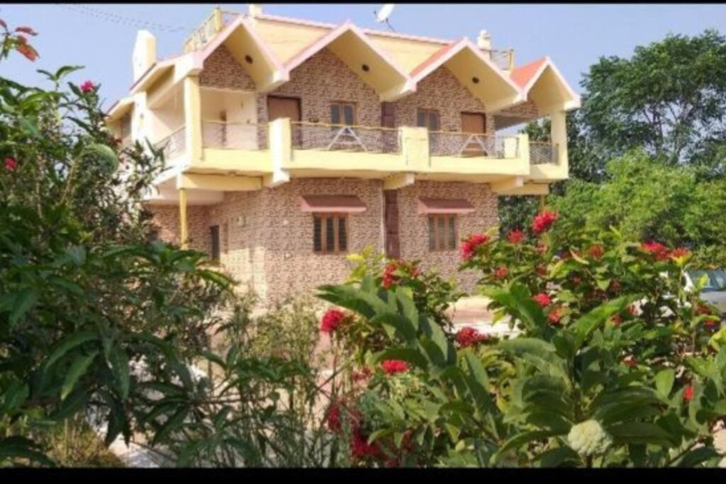 Farmhouse Close To Nature - Kesari Farm جاندي نجر المظهر الخارجي الصورة