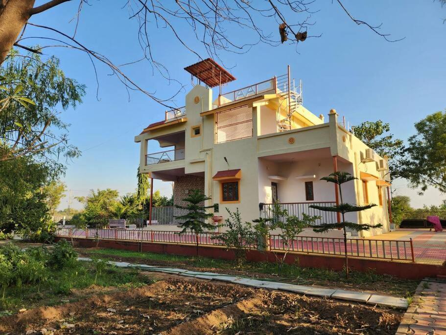 Farmhouse Close To Nature - Kesari Farm جاندي نجر المظهر الخارجي الصورة